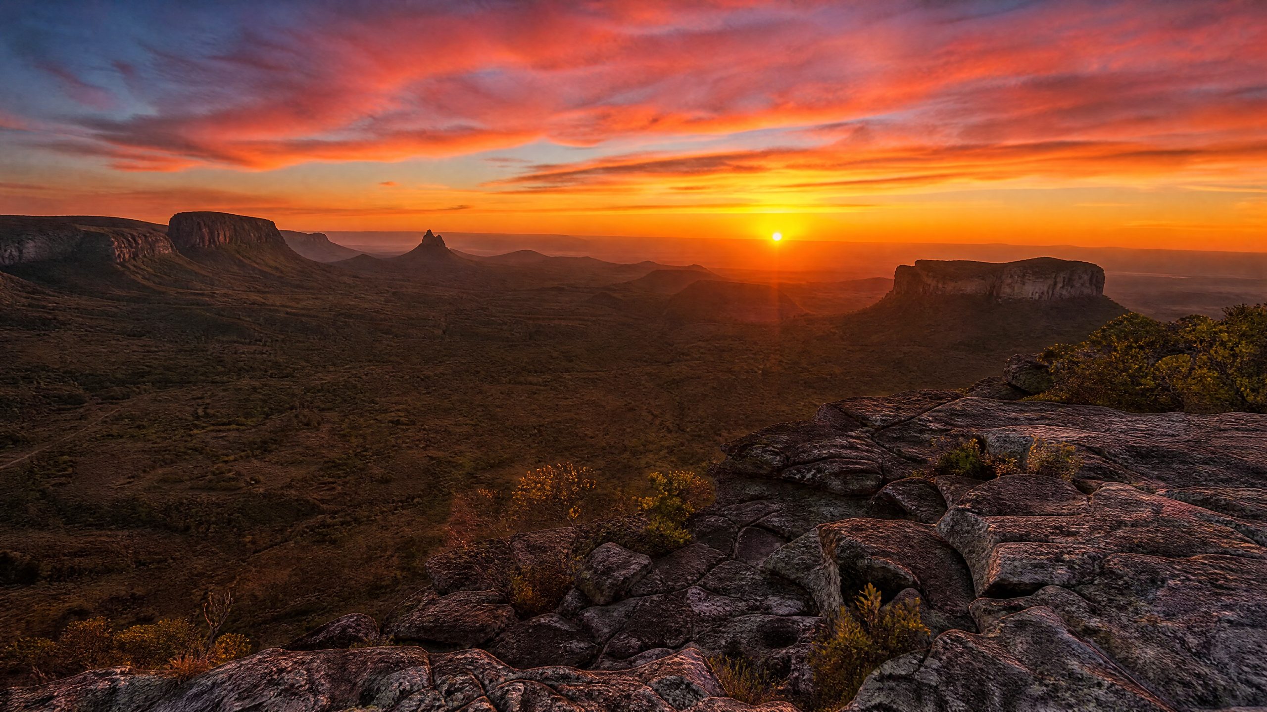 Amanhecer sobre a chapada, dentro da RPPN Boa Esperança